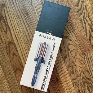 FOXYBAE - ROSE GOLD WAVY BABY TRIPLE WAVER !